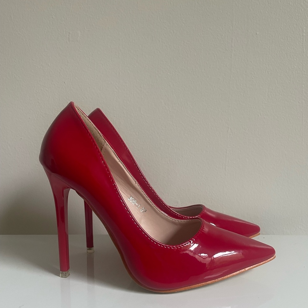 Red Pointed Toe Pumps - Picture 3 of 4